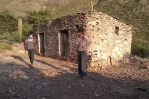 Bomberos Voluntarios de Fiambal y Santa Mara asistieron a pacientes positivos en estado de pobreza y abandono