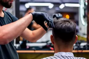 Le cobraron $23.800 en la peluquera, se quej en las redes y el dueo sali a responderle