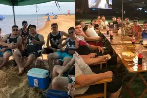 El mejor jefe del mundo: sorprendi a sus empleados y familias con vacaciones pagas en un hotel 5 estrellas