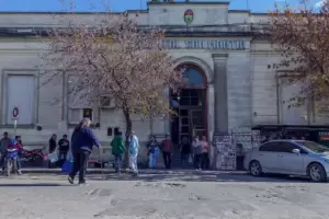 Un preso se trag una bombilla, lo operaron y se dio a la fuga