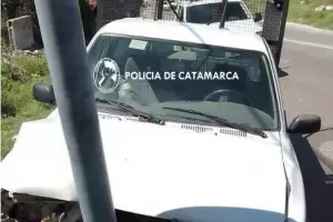 Choc contra un poste y result herido