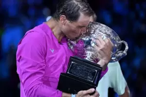 Nadal corri desde atrs a Medvedev en la final de Australia y se coron campen y leyenda