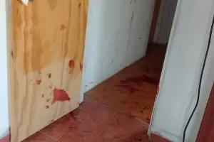 Violento robo en la zona sur: menor apual 37 veces a una mujer por un celular