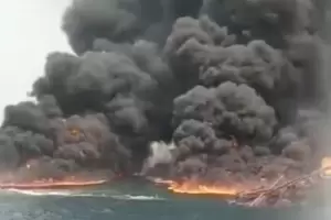 Se prendi fuego un buque petrolero en Nigeria