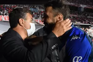 Lucas Pratto regres al Monumental con un homenaje, ovaciones y un abrazo especial