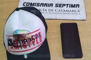 Lo golpearon para robarle el celular, intentaron escapar pero fueron detenidos