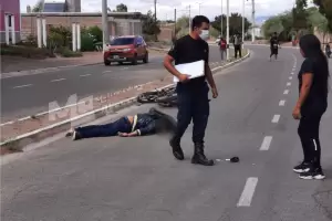 Un motociclista con heridas importantes tras colisionar contra el cordn cuneta