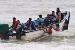 Tragedia en Trinidad y Tobago: La guardia costera mat a un beb venezolano en una balsa de inmigrantes