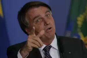 Jair Bolsonaro pele con un youtuber y asegur que no tendra problemas en dispararle a un "gordito" como l