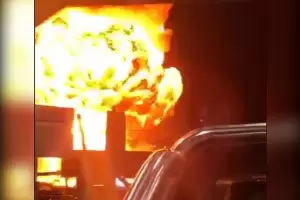 Un cami�n se cruz� en Panamericana y explot�: hay cuatro muertos