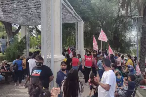 Partidos de Izquierda marchan en rechazo por el acuerdo con FMI