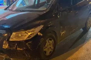 Le incendi un auto y le choc otro con un camin de basura a la pareja de su ex