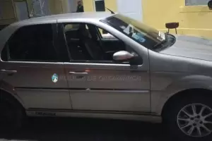 Detuvieron a un joven que llevaba droga en un auto