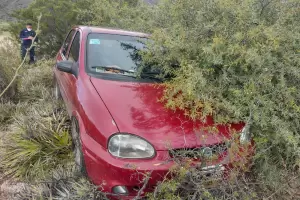 Pomn: Un septuagenario derrap y qued al costado de la ruta