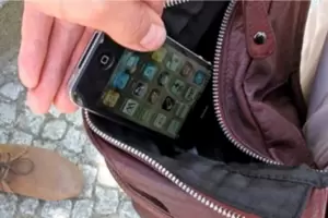 Recuperaron un telfono celular robado en un local de reparaciones