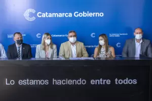 Lanzan descuentos del 50%  para la compra de alimentos, indumentaria y tiles escolares