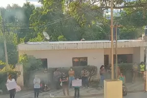 Volvieron a marchar por Cinthia Aranda