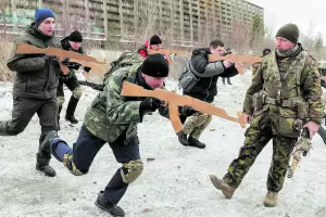 El presidente de Ucrania asegura que la invasin rusa comenzar el mircoles y Estados Unidos muda su embajada de Kiev