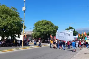 Masiva marcha de organizaciones sociales complica el trnsito en la ciudad