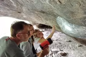 Arquelogos de la UNCA participan de novedosa tcnica para estudiar el arte rupestre prehispnico