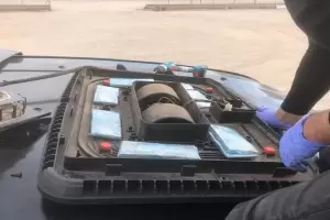 Escondi� USD75.600 en el aire acondicionado de su cami�n y se lo descubri� la AFIP