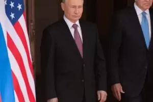 Joe Biden y Vladimir Putin aceptaron participar en una cumbre para discutir la crisis ucraniana