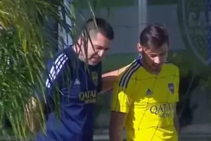 scar Romero entren solo y tuvo una charla con Juan Romn Riquelme