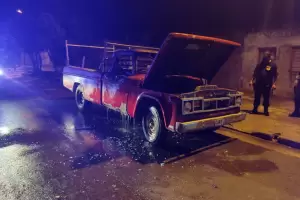 Madrugada ardiente: Piromanaco prendi fuego a una camioneta