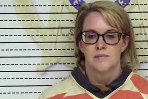 Una mujer ser juzgada por cometer al menos 23 abusos sexuales a adolescentes