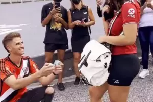 Amor en el Monumental: Un hincha de River le pidi casamiento a su novia en el estadio