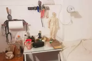 Un hombre practic un parto clandestino y la mujer ahora lucha por su vida