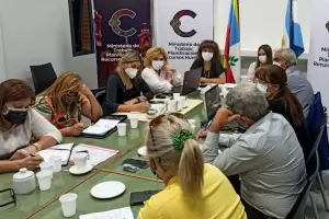 El Gobierno acord un aumento salarial con gremios