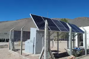 Educacin coloca nuevos paneles solares en escuelas de Antofagasta de la Sierra