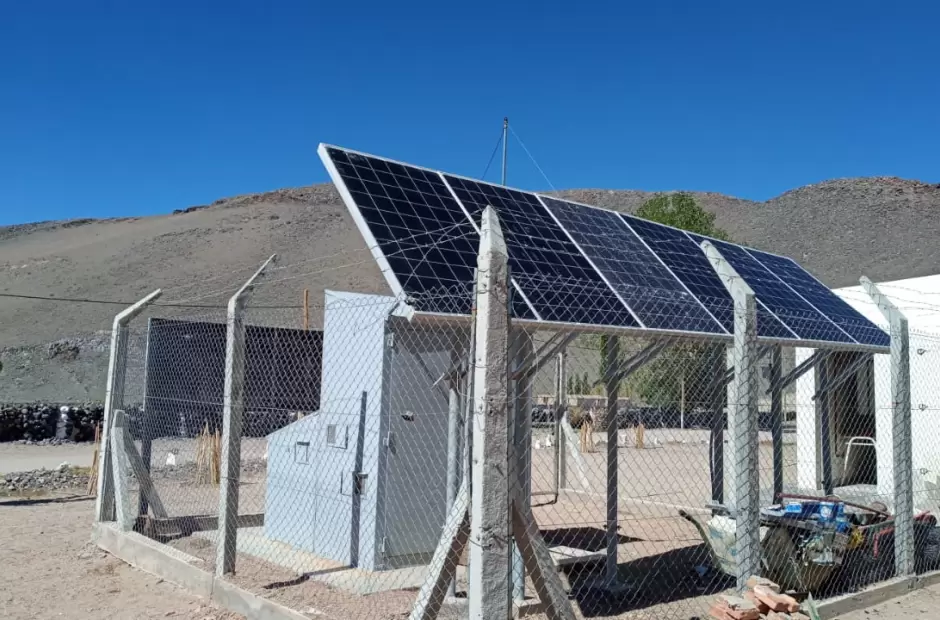 Paneles solares en escuelas de Antofagasta de la Sierra