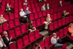 Atac a golpes a su expareja en el cine porque no le responda las llamadas