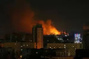 Rusia ataca a Kiev y se escuchan fuertes explosiones en la ciudad
