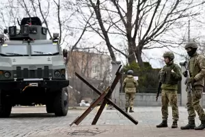 Ucrania asegura que "mantiene el control" de Kiev donde se intensifican los combates con Rusia