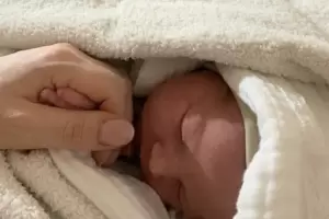 Una mujer dio a luz a su beba en el subte de Kiev en pleno bombardeo