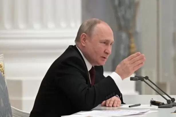 Vladimir Putin amenaz� con desplegar "todas las armas" si Rusia es atacada