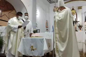 El padre Carlos Rodrguez asumi como nuevo prroco en El Alto