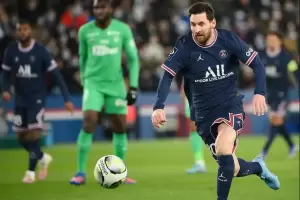 Con dos asistencias de Lionel Messi, el PSG derrot al Saint-Etienne