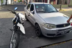 Capital: Un auto y una moto protagonizaron un siniestro vial en el casco cntrico