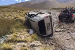 Una familia de turistas volc en Tinogasta