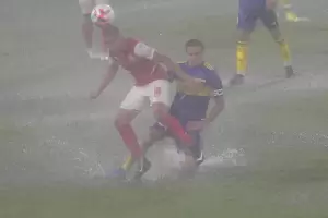 Independiente y Boca empataron en medio de un partido marcado por la tormenta