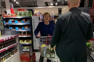 Angela Merkel sufri un robo mientras haca las compras en un supermercado