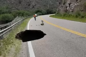 Quebrada de Beln: Piden preacuacin por la hundimiento de calzada