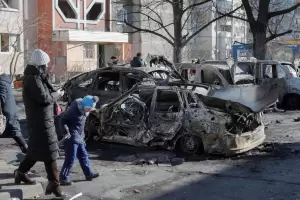 Rusos redoblan ataques en Kharkiv y Zelensky acus a Putin de querer borrar el territorio ucraniano