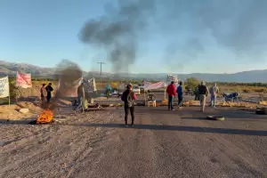 Vecinos de Palo Blanco cortaron ruta reclamando obras de infraestructura