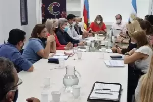 La Intersindical insiste con un aumento del 50% y el Gobierno hizo una contra propuesta