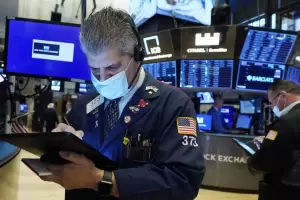 Bolsas del mundo se desploman tras el ataque ruso a la mayor planta nuclear de Europa